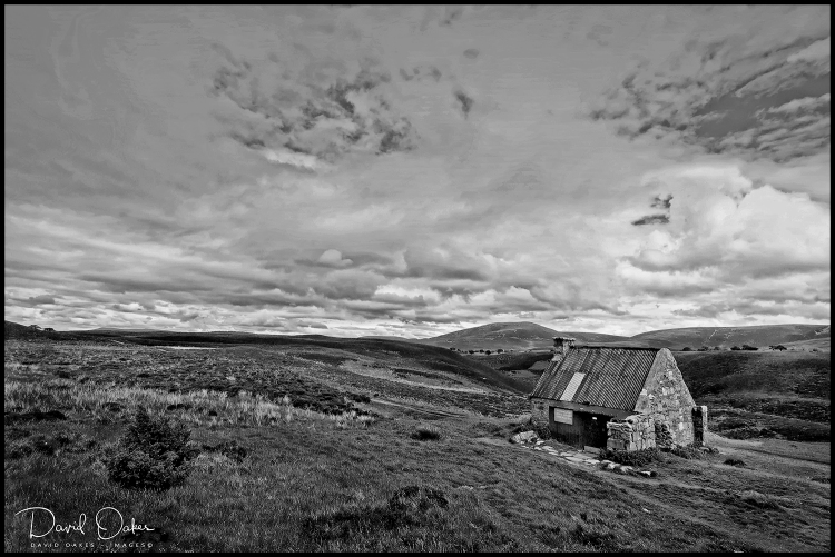 Ryvoan-Bothy,-Ryvoan-Pass,-Abernethy-Forest,-Cairngorm-0569_